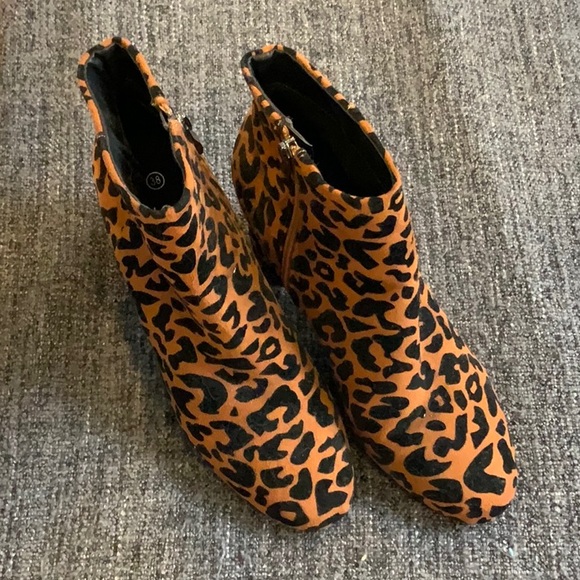 Sportsgirl Shoes - Sportsgirl Animal print short boots size 38
